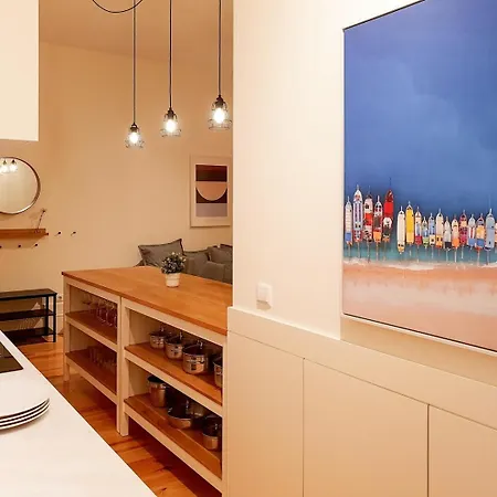 Comfortable Flat, Cozy Balcony Close To Aliados Av * بورتو