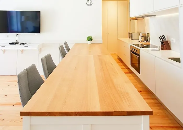 Comfortable Flat, Cozy Balcony Close To Aliados Av شقة