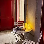 Comfortable Flat, Cozy Balcony Close To Aliados Av Oporto