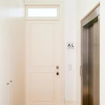 Daire Comfortable Flat, Cozy Balcony Close To Aliados Av