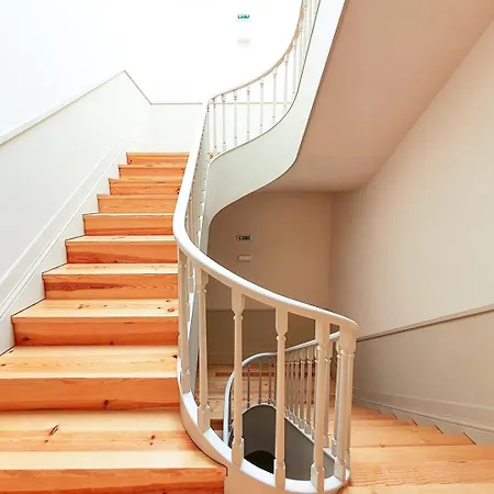 Апартаменты Comfortable Flat, Cozy Balcony Close To Aliados Av Порту