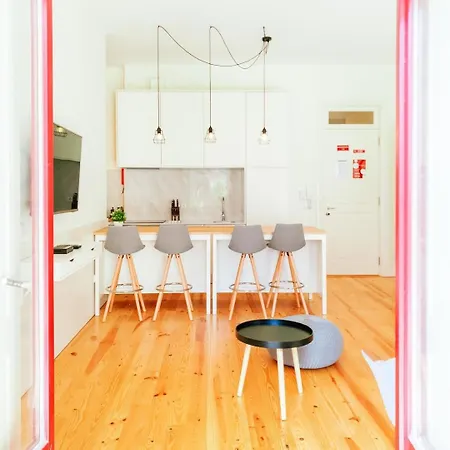 Daire Comfortable Flat, Cozy Balcony Close To Aliados Av *