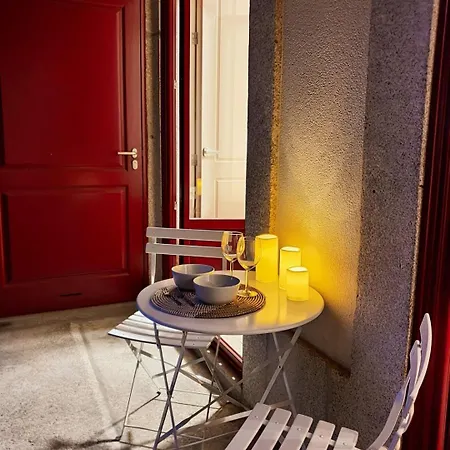 Comfortable Flat, Cozy Balcony Close To Aliados Av Oporto
