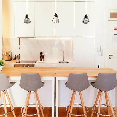 Comfortable Flat, Cozy Balcony Close To Aliados Av * Порту