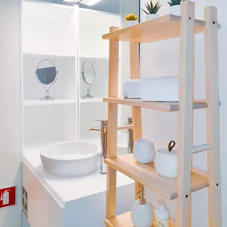 Daire Comfortable Flat, Cozy Balcony Close To Aliados Av