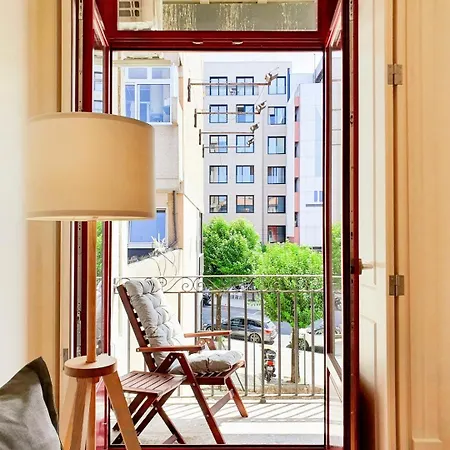 Comfortable Flat, Cozy Balcony Close To Aliados Av * Порту