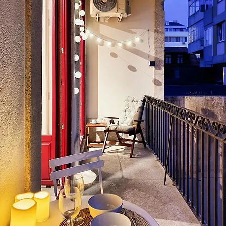 Daire Comfortable Flat, Cozy Balcony Close To Aliados Av Porto