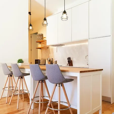 Comfortable Flat, Cozy Balcony Close To Aliados Av Daire *
