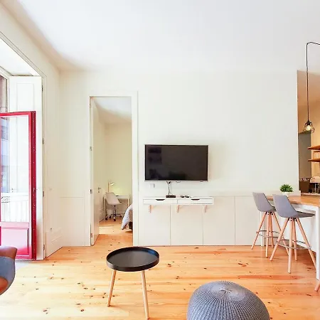 Daire Comfortable Flat, Cozy Balcony Close To Aliados Av *