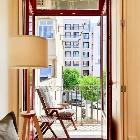 Appartement Comfortable Flat, Cozy Balcony Close To Aliados Av Oporto