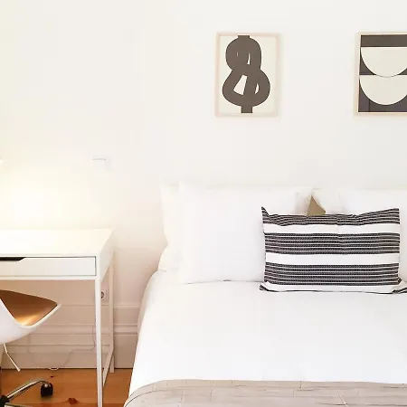 Comfortable Flat, Cozy Balcony Close To Aliados Av Daire