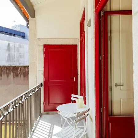 Comfortable Flat, Cozy Balcony Close To Aliados Av * Oporto