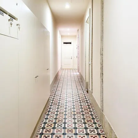 Comfortable Flat, Cozy Balcony Close To Aliados Av Appartement