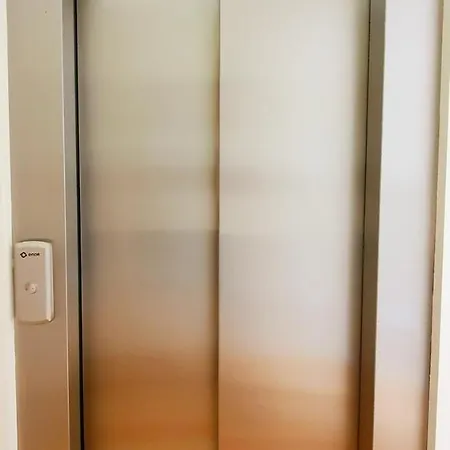 Daire Comfortable Flat, Cozy Balcony Close To Aliados Av *