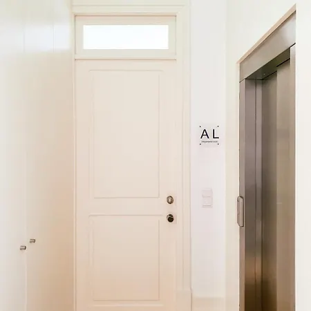 Comfortable Flat, Cozy Balcony Close To Aliados Av Appartement