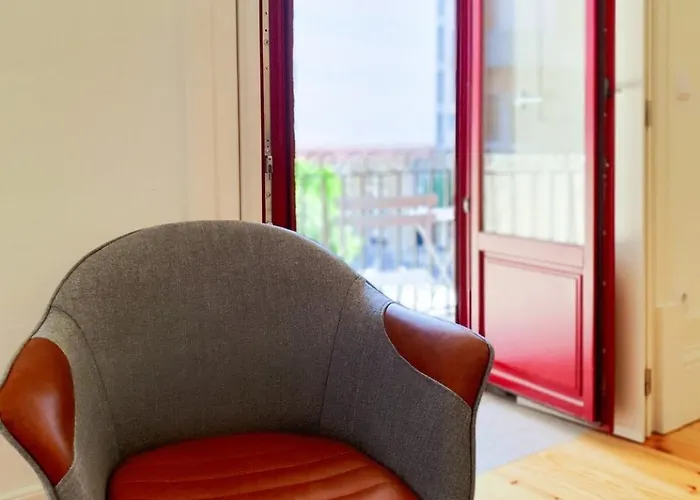 Comfortable Flat, Cozy Balcony Close To Aliados Av Apartment Porto
