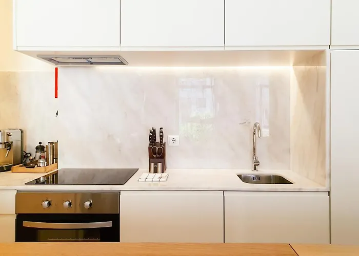 Apartment Comfortable Flat, Cozy Balcony Close To Aliados Av Porto