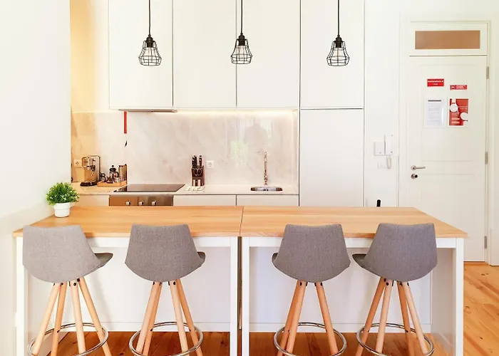 Comfortable Flat, Cozy Balcony Close To Aliados Av * Porto