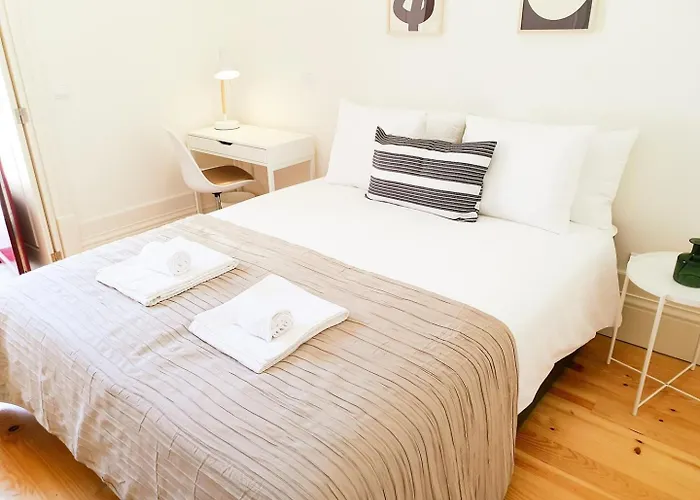 Comfortable Flat, Cozy Balcony Close To Aliados Av Apartment Porto