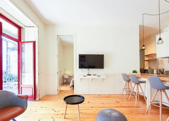 Comfortable Flat, Cozy Balcony Close To Aliados Av ポルト